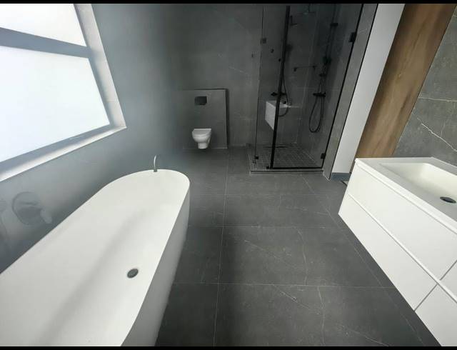 5 BEDROOM HOUSE FOR SALE IN MIDSTREAM HEIGHTS